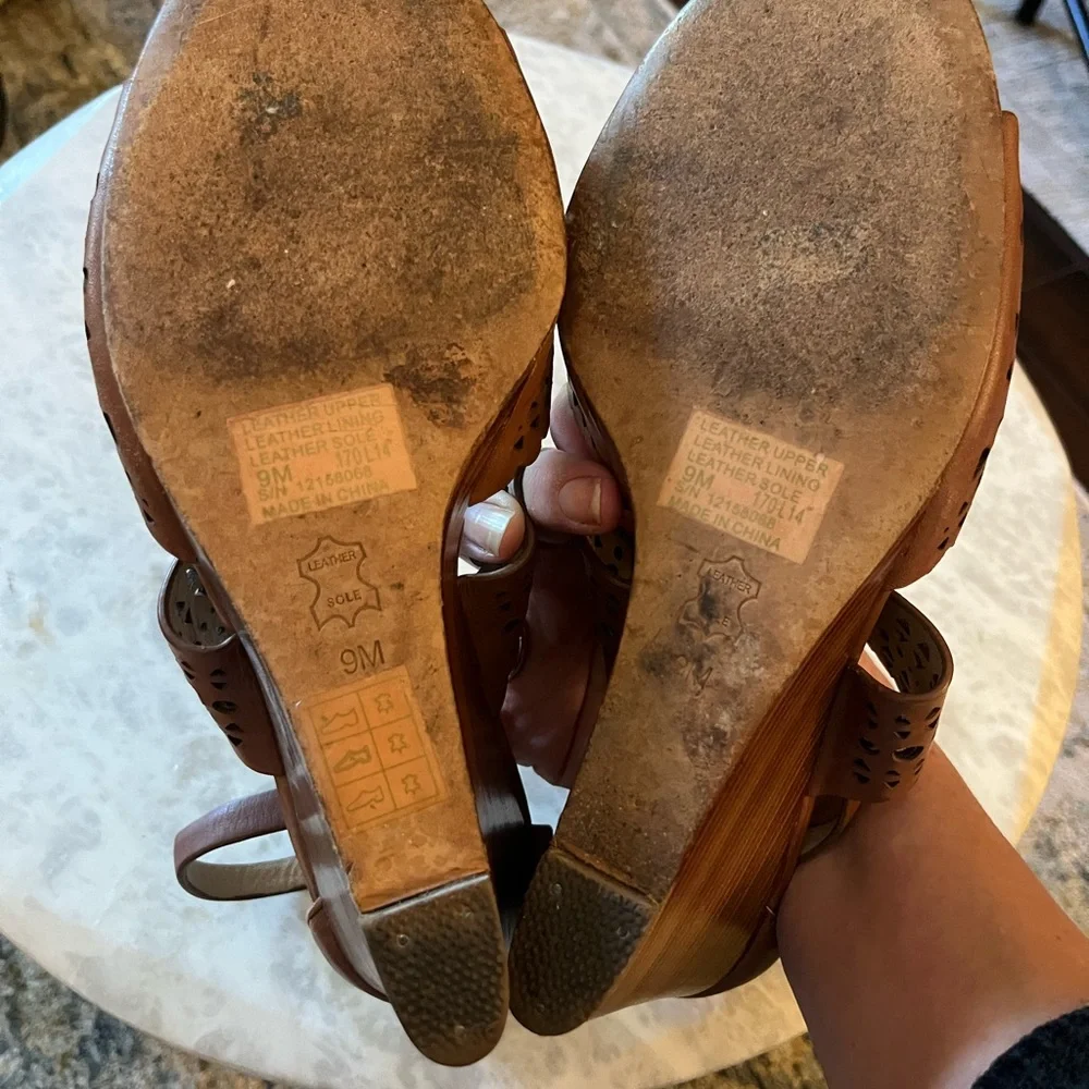 Tory Burch Perforated Brown Laser-Cut Leather Wood Wedge Sandals Size‎ 9